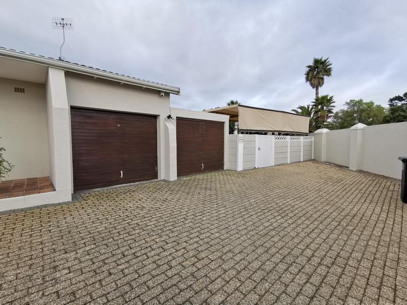 4 Bedroom Property for Sale in Flamingo Vlei Western Cape